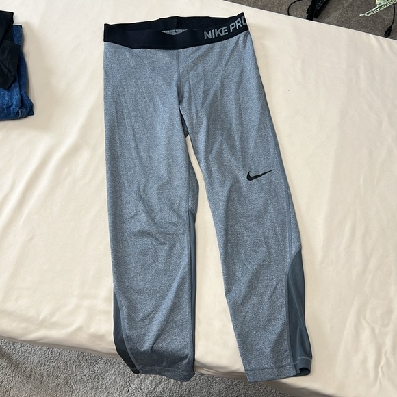 Women’s Grey Nike Pro Dri-Fit Workout Leggings Size Small - Picture 3 of 10